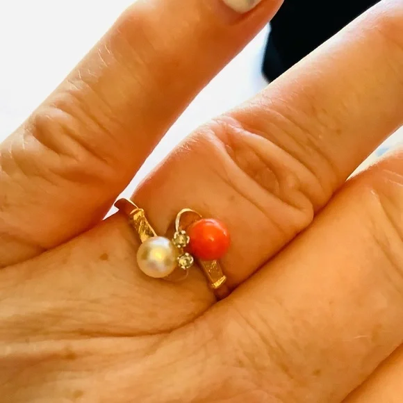 Antique 18Kt Gold Pearl, Coral, Diamond ring Size9 - Picture 2 of 10